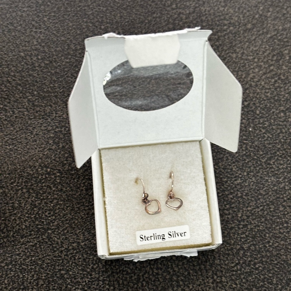 Brand New Designs Fashion Jewelry Single Heart Sterling Earrings